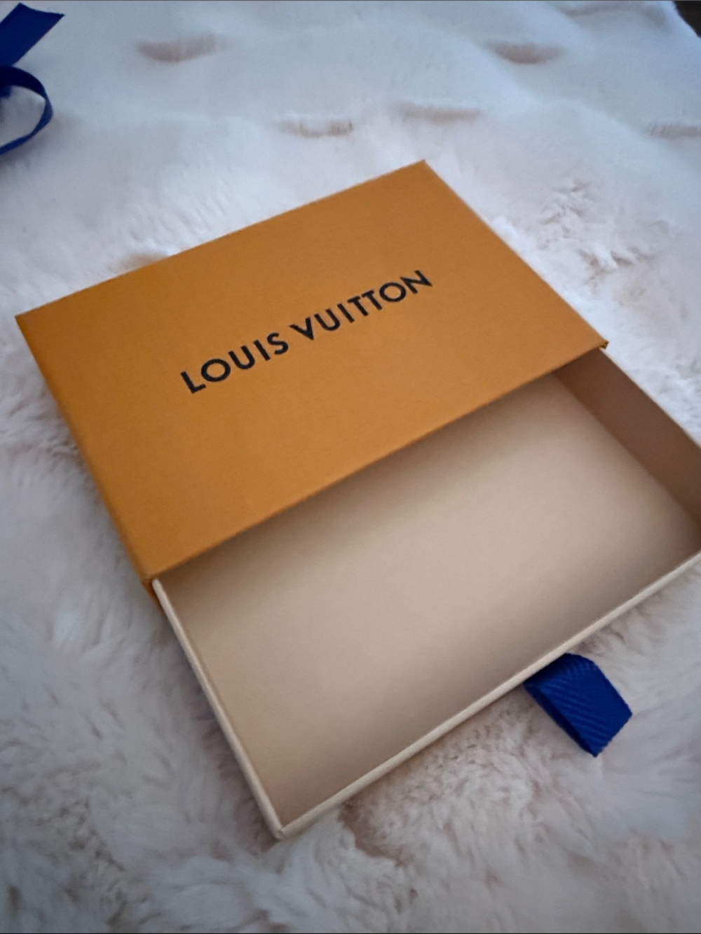 Louis Vuitton Gift Box w/Dust Bag & Lace - Picture 2 of 7